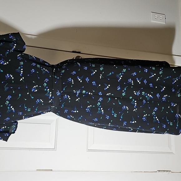Ralph Laured Faux Wrap Elegant Navy Floral Dress. Size 2. With Tie. - Picture 8 of 13